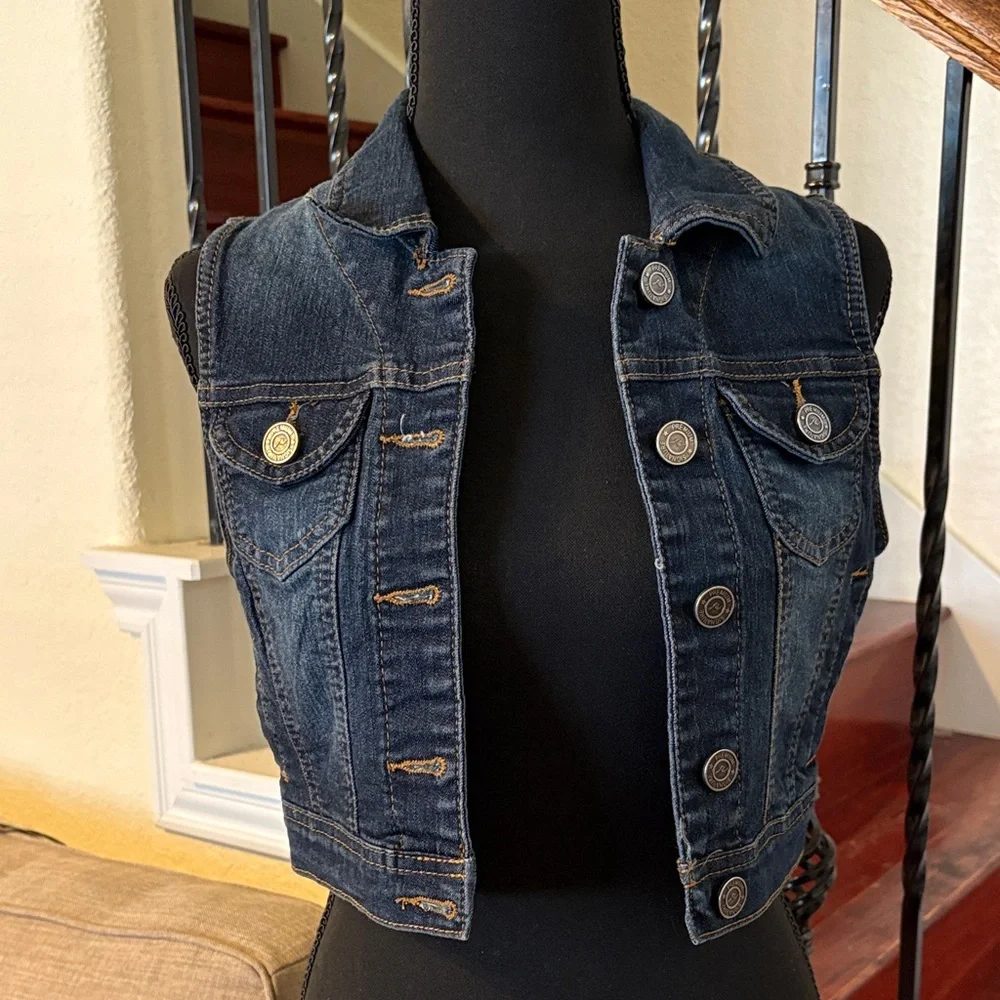 Denim Sleeveless Vest - Picture 7 of 11